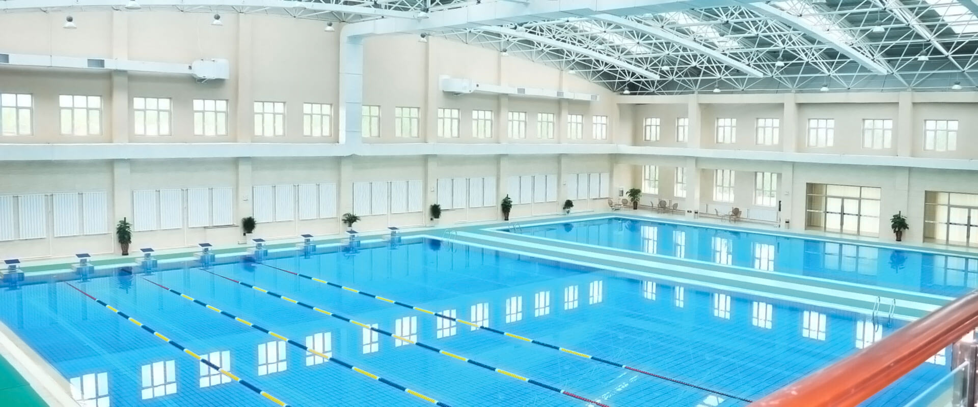 甘肃酒泉；燃俅