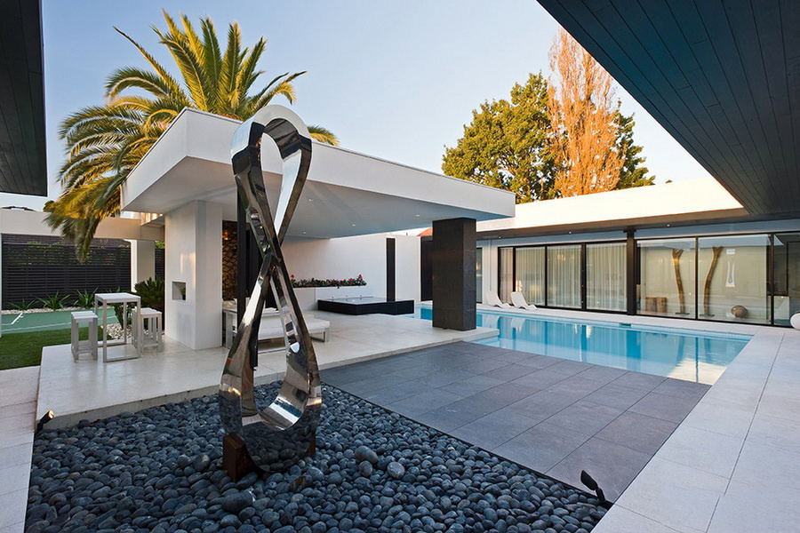 <b>私人游泳池怎样设计制作呢？</b>