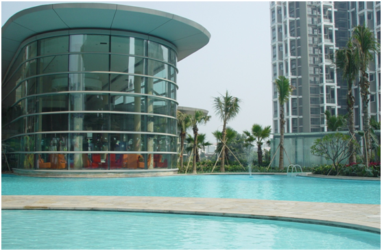 游泳池水污浊由哪些缘故原由造成的，解决要领是什么？