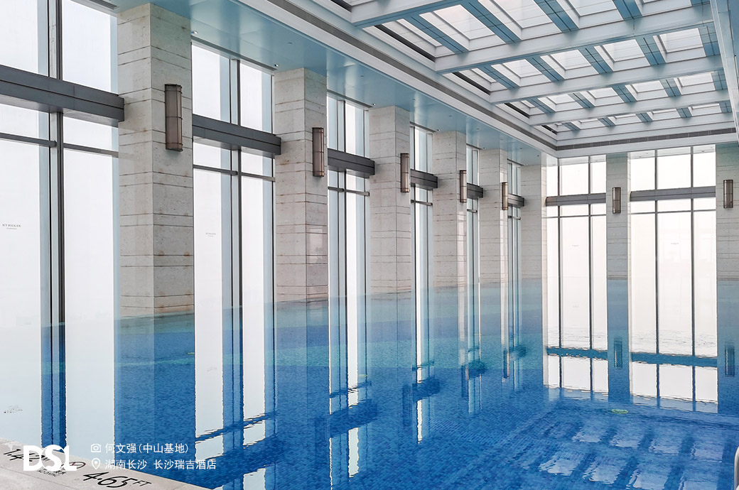 1/2 旅馆室内游泳池