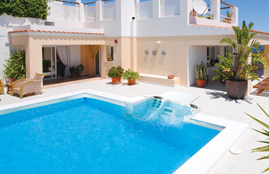 别墅装置无边际泳池会不会占用太大的空间？