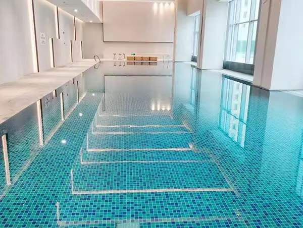 建一个室内恒温游泳池需要什么装备？