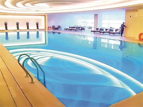 家用游泳池怎么解决水加热问题，使用什么装备？