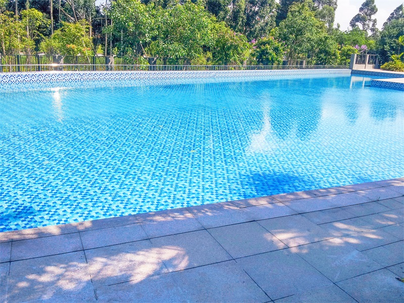 游泳池除了需要装置过滤装备外，还需要配套哪些装备呢？